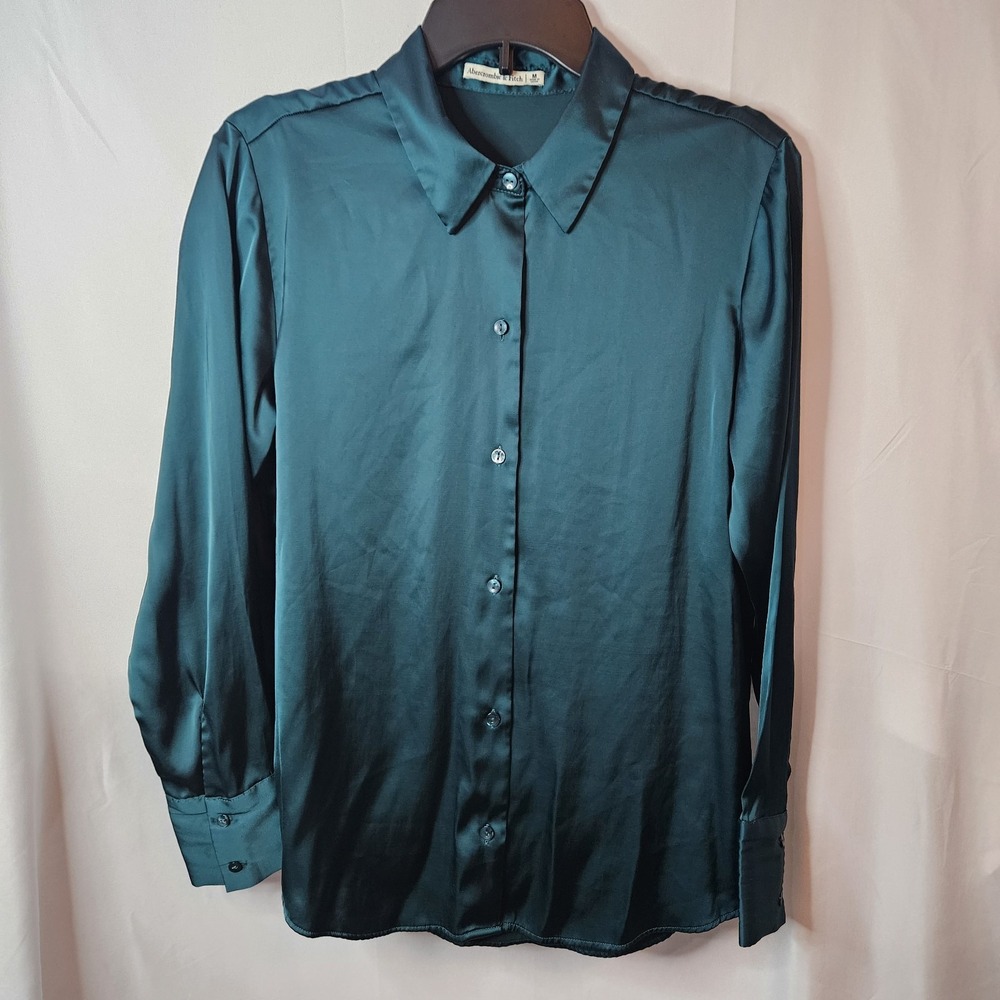 Abercrombie & Fitch Button Up Shirt Womens Sz M Satin Career Quiet Luxury Green